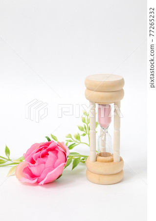 Hourglass, clock, sand, time, time, miscellaneous goods, accessories, interior, time, daily necessities, glass, household goods Hourglass, clock, sand, time, time, miscellaneous goods, accessories, interior, time, daily necessities, glass, household goods 77265232