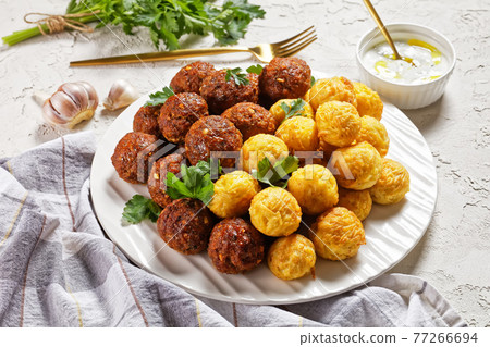 Meatballs and spaghetti balls on a plate, close-up 77266694