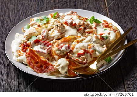 Marry Me Chicken on a plate, top view 77266701