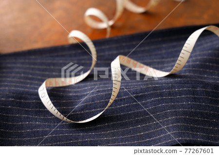 男裝面料和捲尺裁縫形象 照片素材 圖片 圖庫