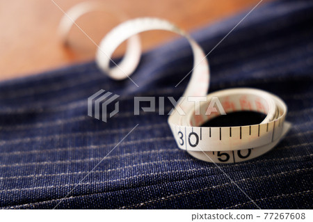 男裝面料和捲尺裁縫形象 照片素材 圖片 圖庫