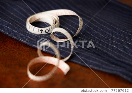 男裝面料和捲尺裁縫形象 照片素材 圖片 圖庫