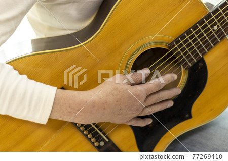 Image of a senior woman practicing guitar (60s, Japanese) Image of a senior woman practicing guitar (60s, Japanese) 77269410