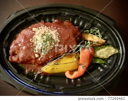 Delicious demi-glace sauce hamburger bento photo material 77269462