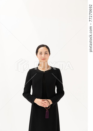 中年婦女喪服 77270692
