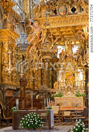 botafumeiro and altar closeup botafumeiro and altar closeup 77271704