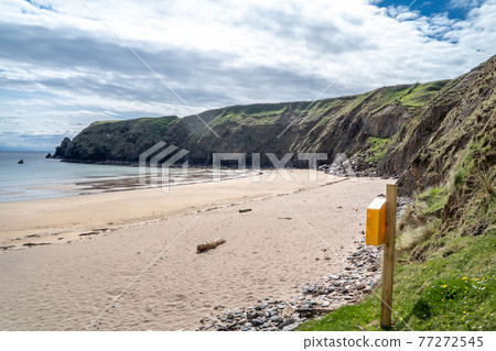 The Silver Strand in County Donegal - Ireland The Silver Strand in County Donegal - Ireland 77272545