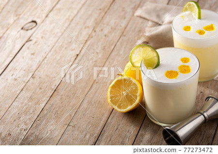 Pisco sour cocktail Pisco sour cocktail 77273472