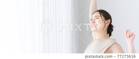 Young woman growing in the morning 77273616