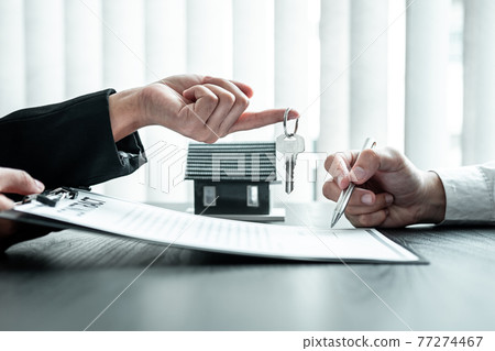 Estate agent are presenting home loan and sending keys to client after signing contract to rental house Insurance with approved property form Estate agent are presenting home loan and sending keys to client after signing contract to rental house Insurance with approved property form 77274467