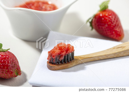 Strawberry for teeth cleaning. 77275086