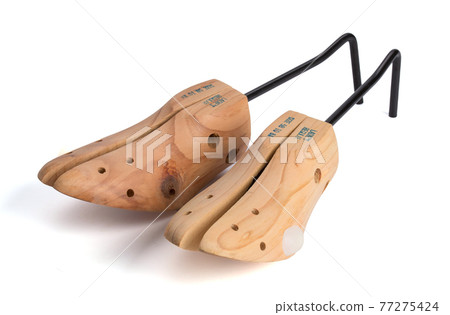 Wooden shoe trees 77275424