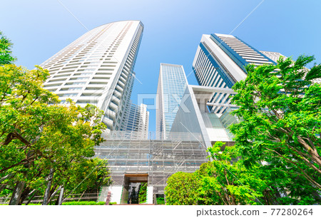 Tokyo Shinagawa skyscraper fresh green and blue sky 2021 77280264