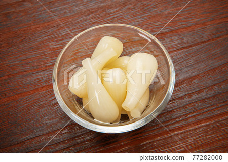 Sweet and sour pork pickled with rakkyo 77282000