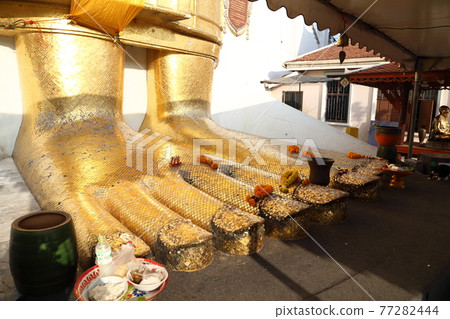 大佛金像腳下 77282444