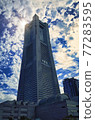 背光的摩天大樓 77283595