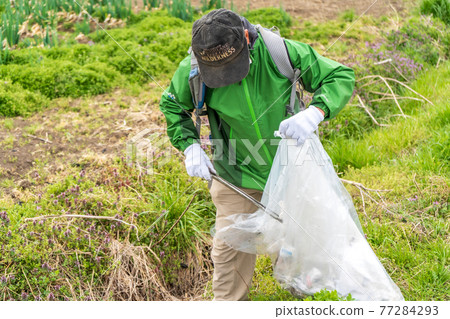Environmental protection activities: Garbage picking 77284293