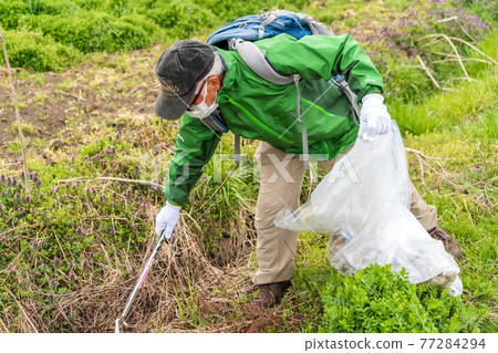 Environmental protection activities: Garbage picking 77284294