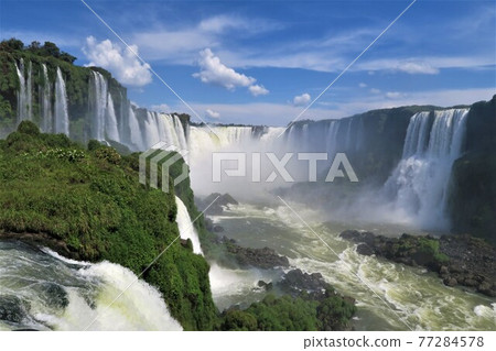 Iguazu Falls 77284578