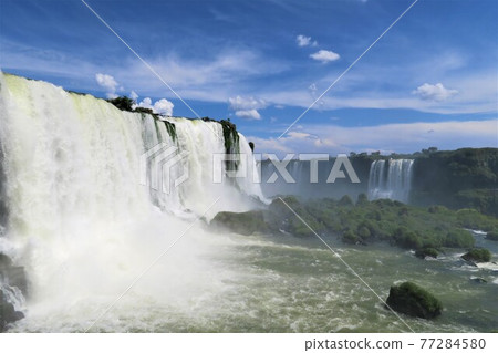 Iguazu Falls 77284580