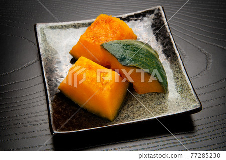 Home cooking pumpkin simmered 77285230