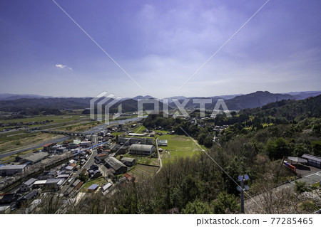 俯瞰仙台川上游的鳥取縣鳥取市川原城 照片素材 圖片 圖庫 俯瞰仙台川上游的鳥取縣鳥取市川原城 照片素材 圖片 圖庫