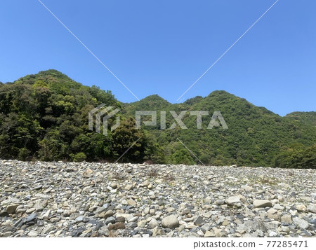 山 山 77285471