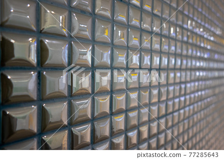 質地光滑的乳白色瓷磚牆 質地光滑的乳白色瓷磚牆 77285643