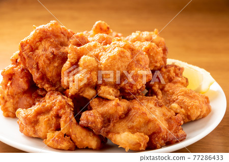 炸雞大腿。 77286433