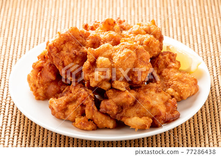 炸雞大腿。 77286438