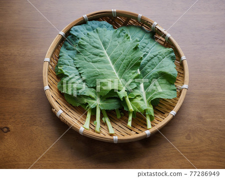 Fresh Organic Leafy Kale 77286949