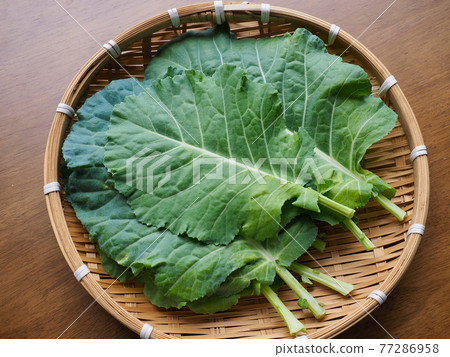 Fresh Organic Leafy Kale 77286958