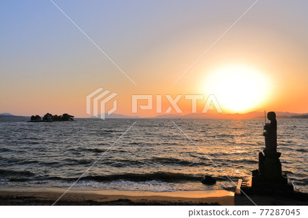 [Shimane Prefecture] Afterglow of Yomega Island (10 views of Lake Shinji) 77287045
