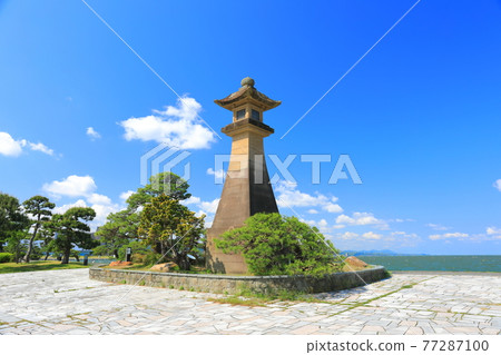 [Shimane Prefecture] Large lanterns of Aoyagiro under sunny weather (Lake Shinji) 77287100