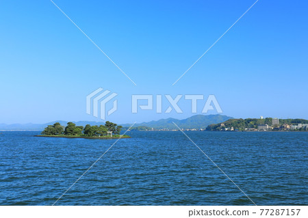 [Shimane Prefecture] Yomega Island in fine weather (Lake Shinji) 77287157