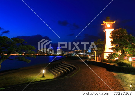 [Shimane Prefecture] Night view of the large lanterns of Aoyagiro (Lake Shinji, Shirakata Park) 77287168