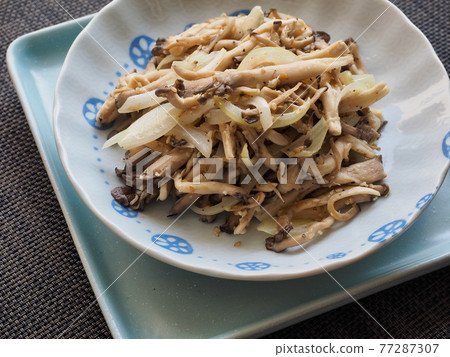 牡蠣炒蘑菇和蔬菜 77287307