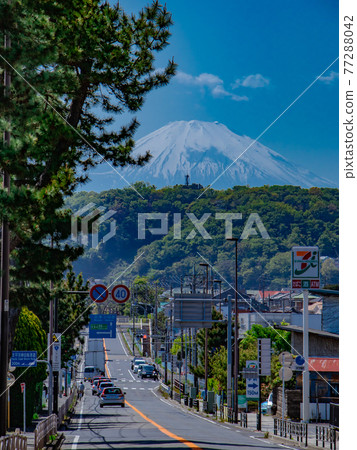 Mt. Fuji seen from Oiso Town 77288042