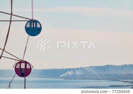 Panoramic wheel view of the city of Pescara, Abruzzo, Italy 77288088