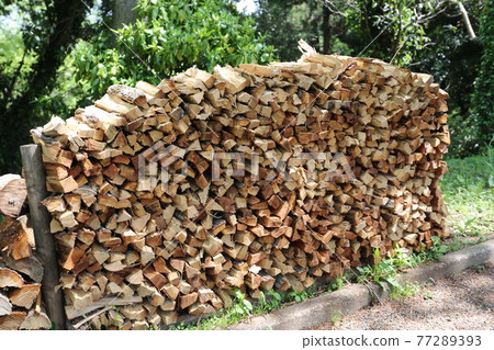 Firewood piled up on the roof 77289393