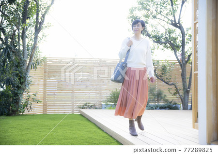 Female 50s outdoors Female 50s outdoors 77289825