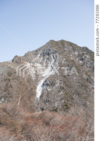 從櫪木縣那須山道上看到的旭岳 從櫪木縣那須山道上看到的旭岳 77291986