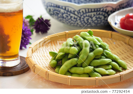 edamame and beer 77292454