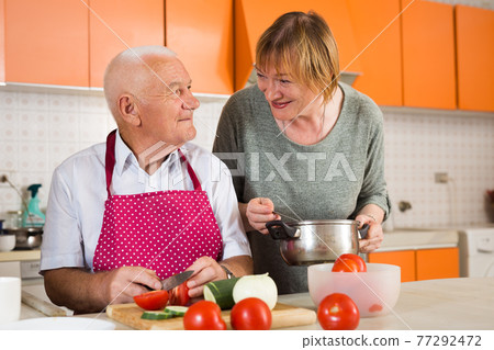 Happy aged couple cooking Happy aged couple cooking 77292472