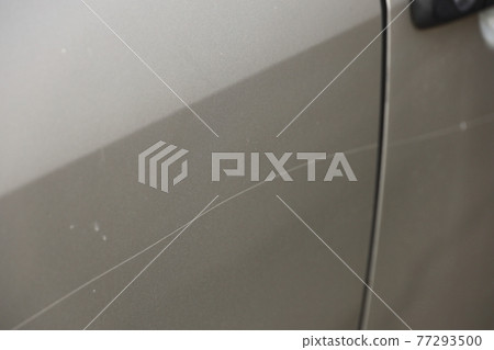車上有划痕,油漆剝落 車上有划痕,油漆剝落 77293500