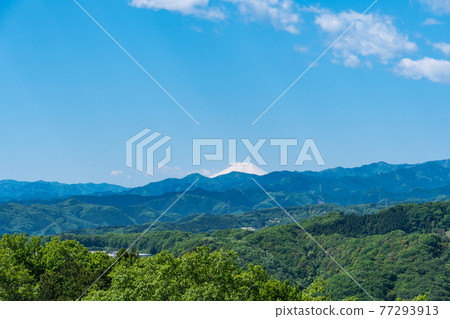 View from the summit of Taminenushiyama (Mt. Fuji in the central distant view) View from the summit of Taminenushiyama (Mt. Fuji in the central distant view) 77293913