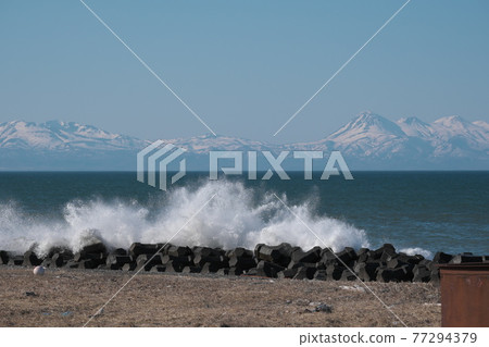 俯瞰斜里山的野付半島 77294379