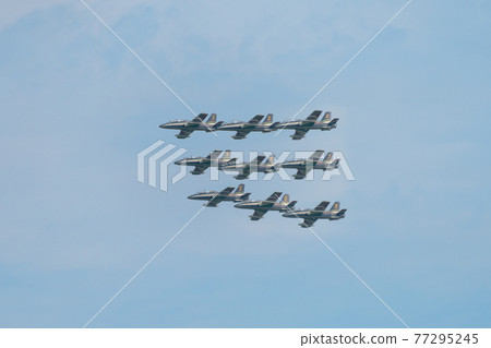 意大利空軍雜技團“Frecce Tricolori”鑽石編隊 77295245