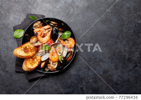 Mixed grilled seafood Mixed grilled seafood 77296438