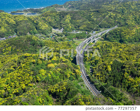從千葉縣能古里山出發的立山高速公路 從千葉縣能古里山出發的立山高速公路 77297357